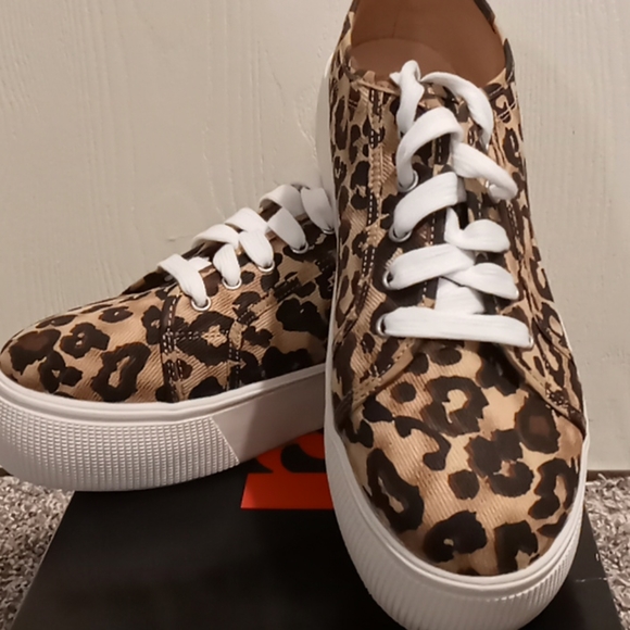 R2 Shoes - NIB ANIMAL PRINT PLATFORM SNEAKERS  SIZE 9